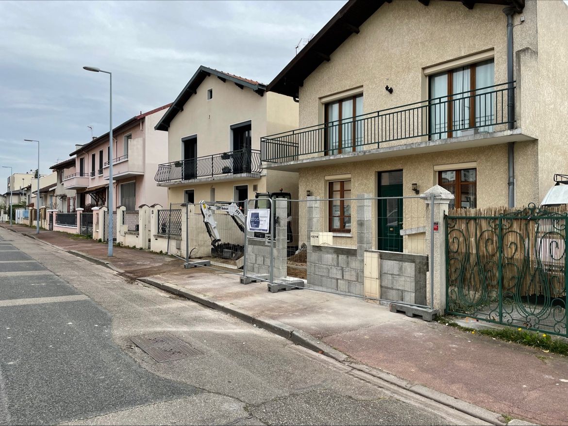 Réalisation de l’aménagement complet d’une entrée de maison sur Vénissieux (69) - GTGC