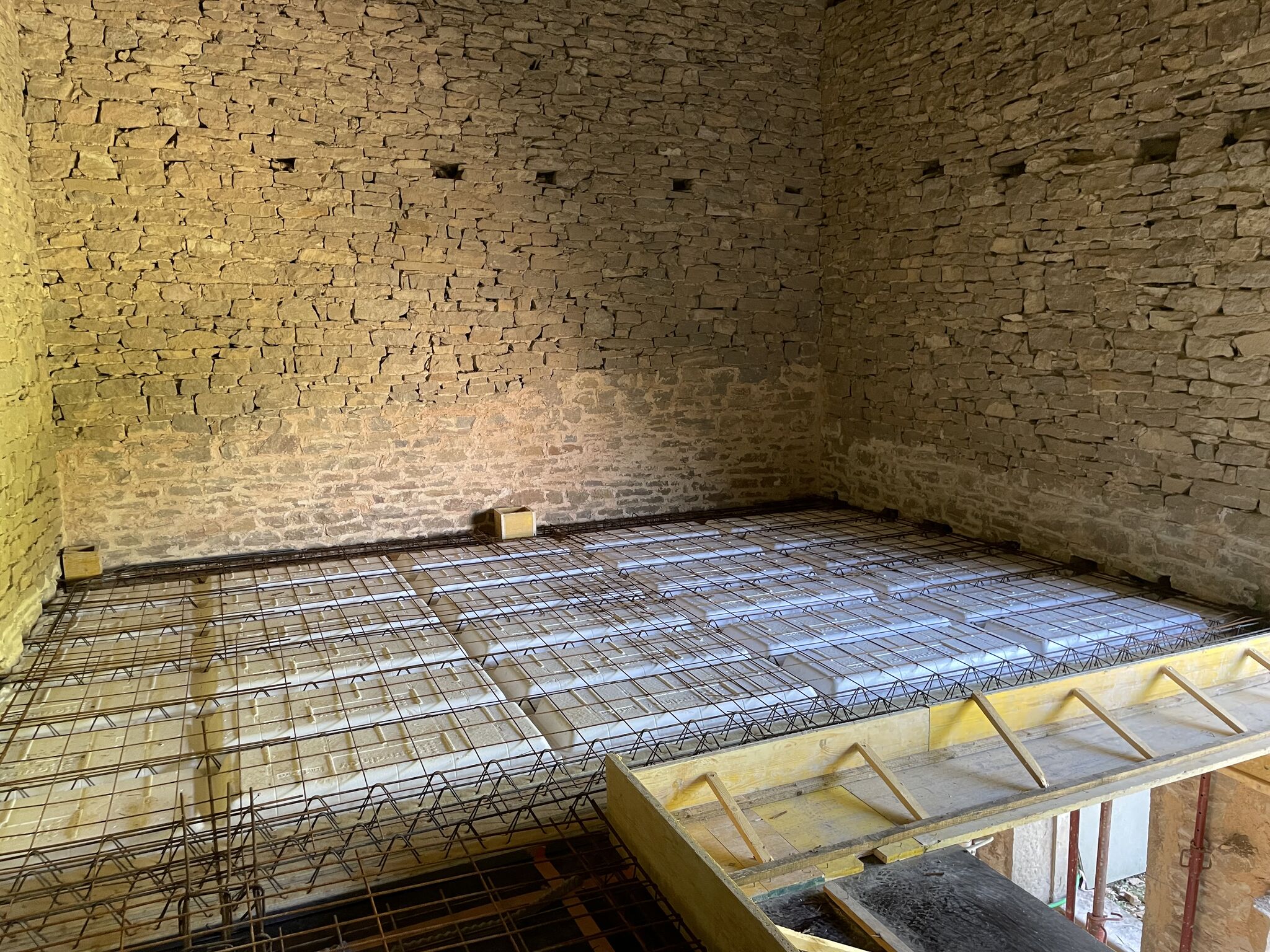 Réalisation de 90m2 de plancher dans cette magnifique bâtisse à HyeresAmby-1
