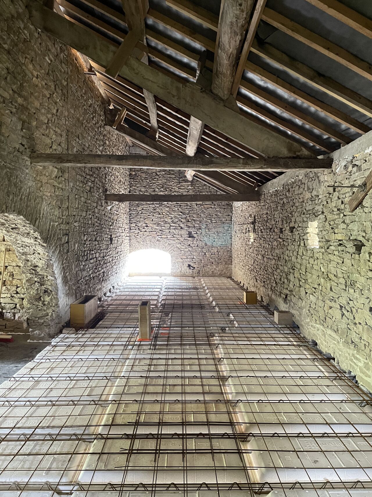 Réalisation de 90m2 de plancher dans cette magnifique bâtisse à HyeresAmby-2