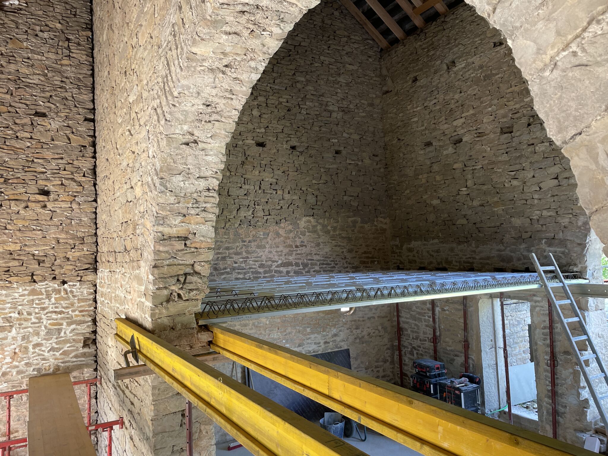 Réalisation de 90m2 de plancher dans cette magnifique bâtisse à HyeresAmby-3
