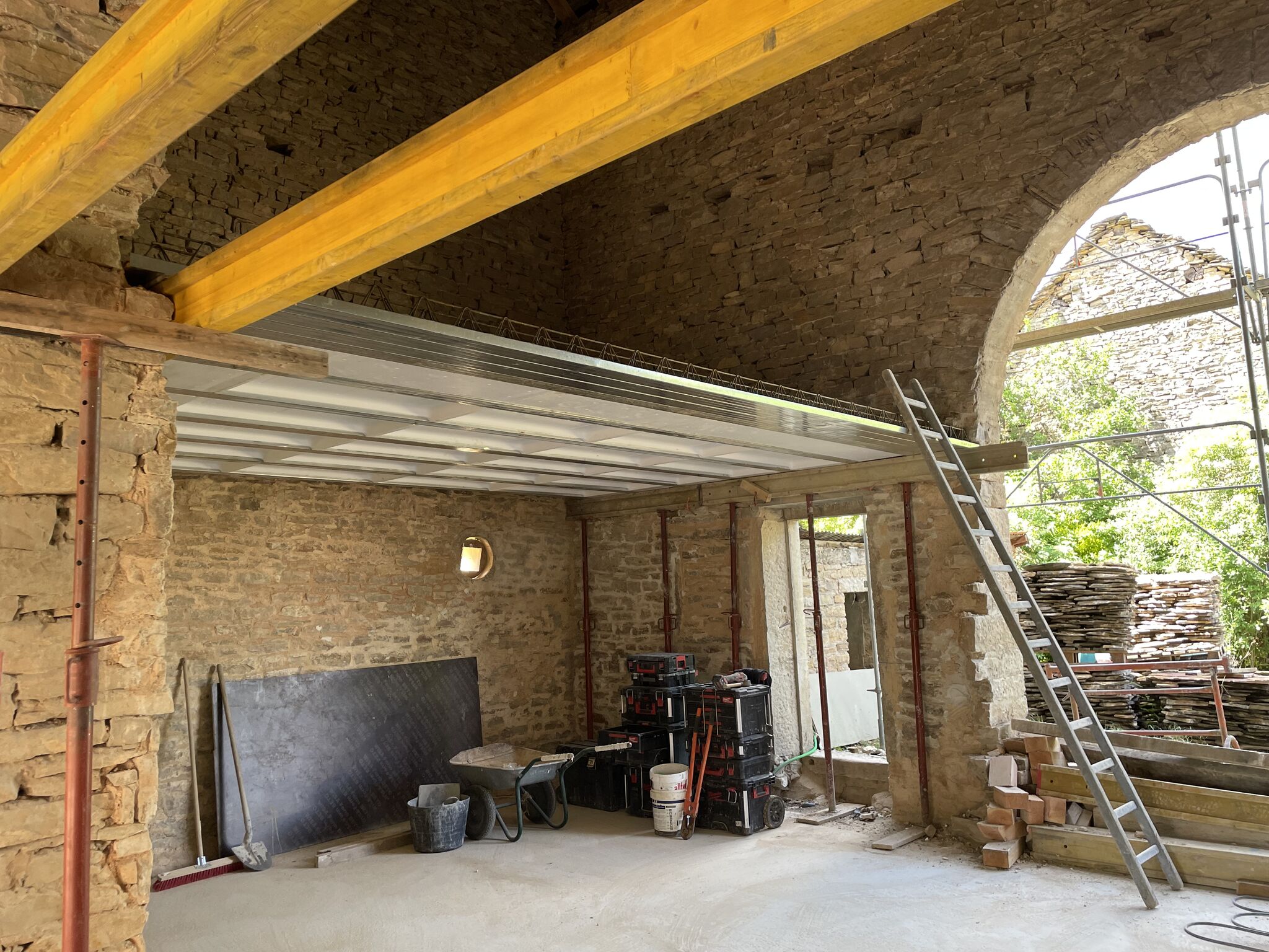 Réalisation de 90m2 de plancher dans cette magnifique bâtisse à HyeresAmby-4