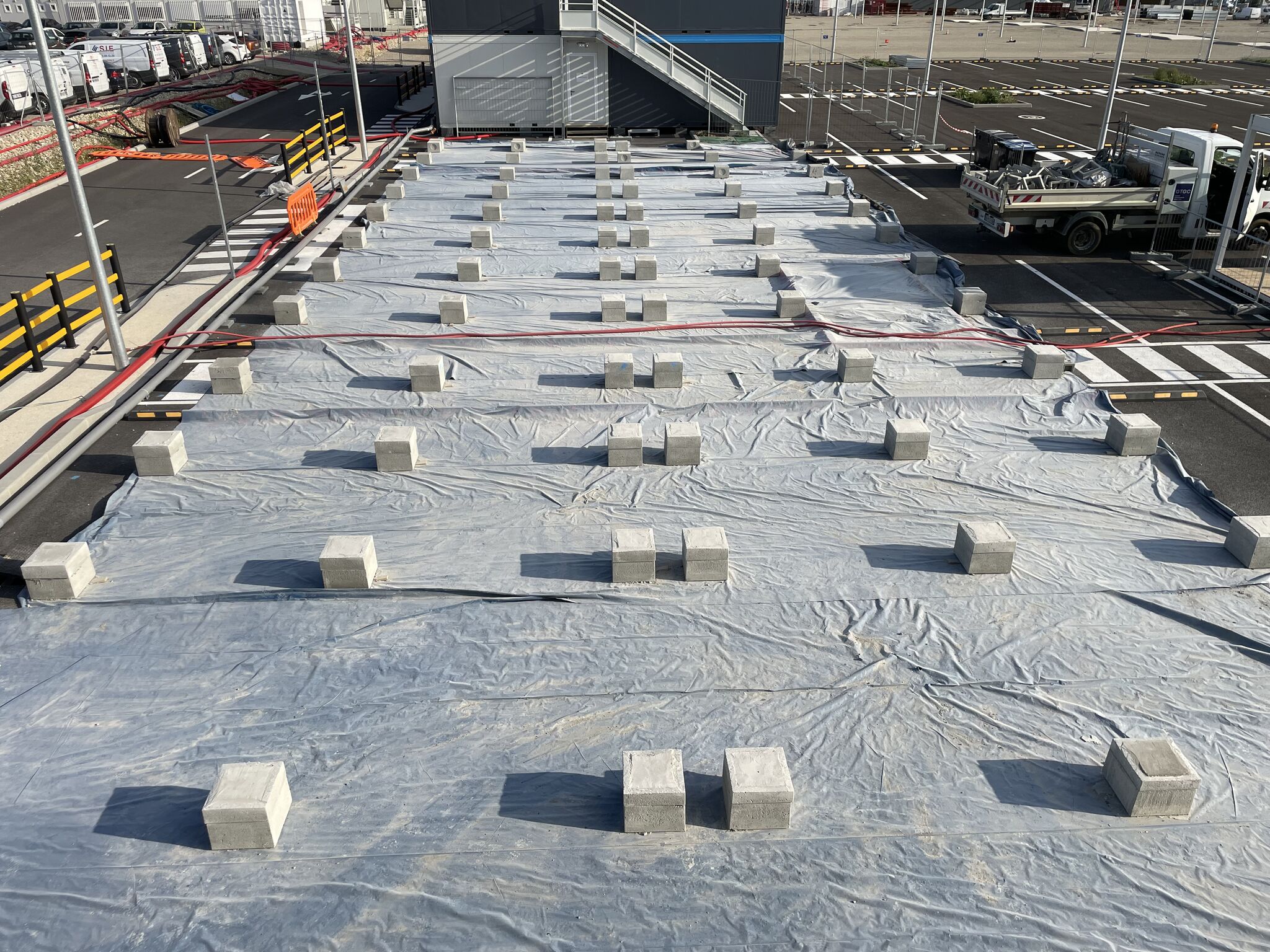 Realisation de 80 plots de fondation pour une base-vie sur le chantier LYS2 - AMAZON-4