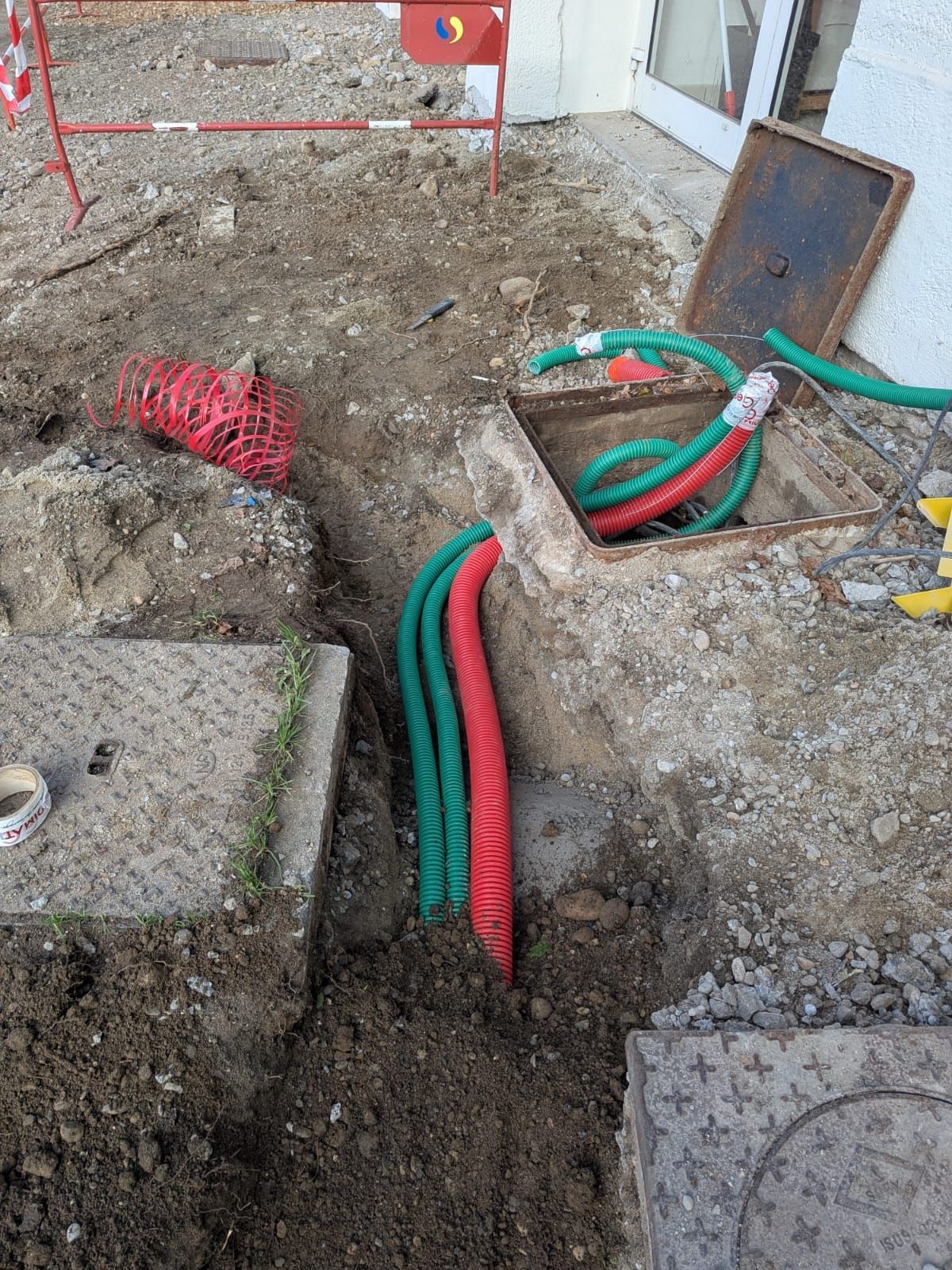 Réalisation de travaux de VRD pour la fondation Auteuil à Vaulx-en-Velin en sous-traitance de la société AZERGUES TP.- 1