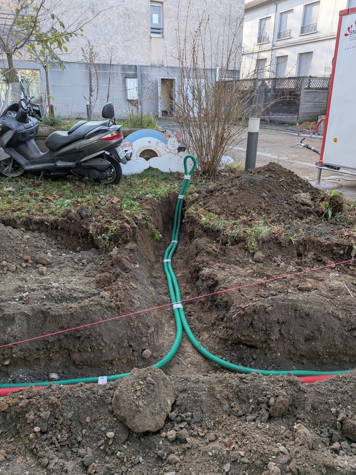 Réalisation de travaux de VRD pour la fondation Auteuil à Vaulx-en-Velin en sous-traitance de la société AZERGUES TP. - 2