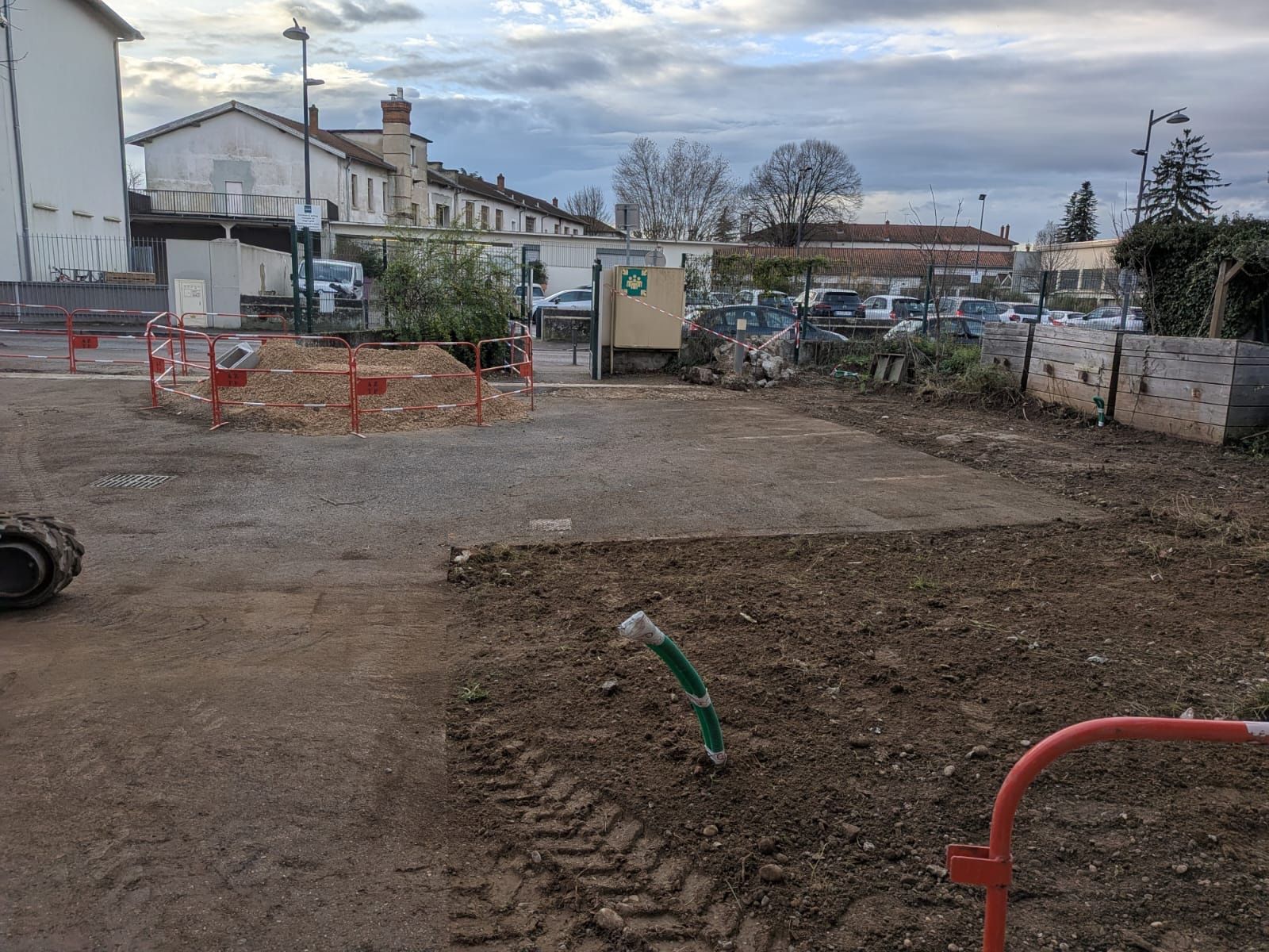 Réalisation de travaux de VRD pour la fondation Auteuil à Vaulx-en-Velin en sous-traitance de la société AZERGUES TP.- 7