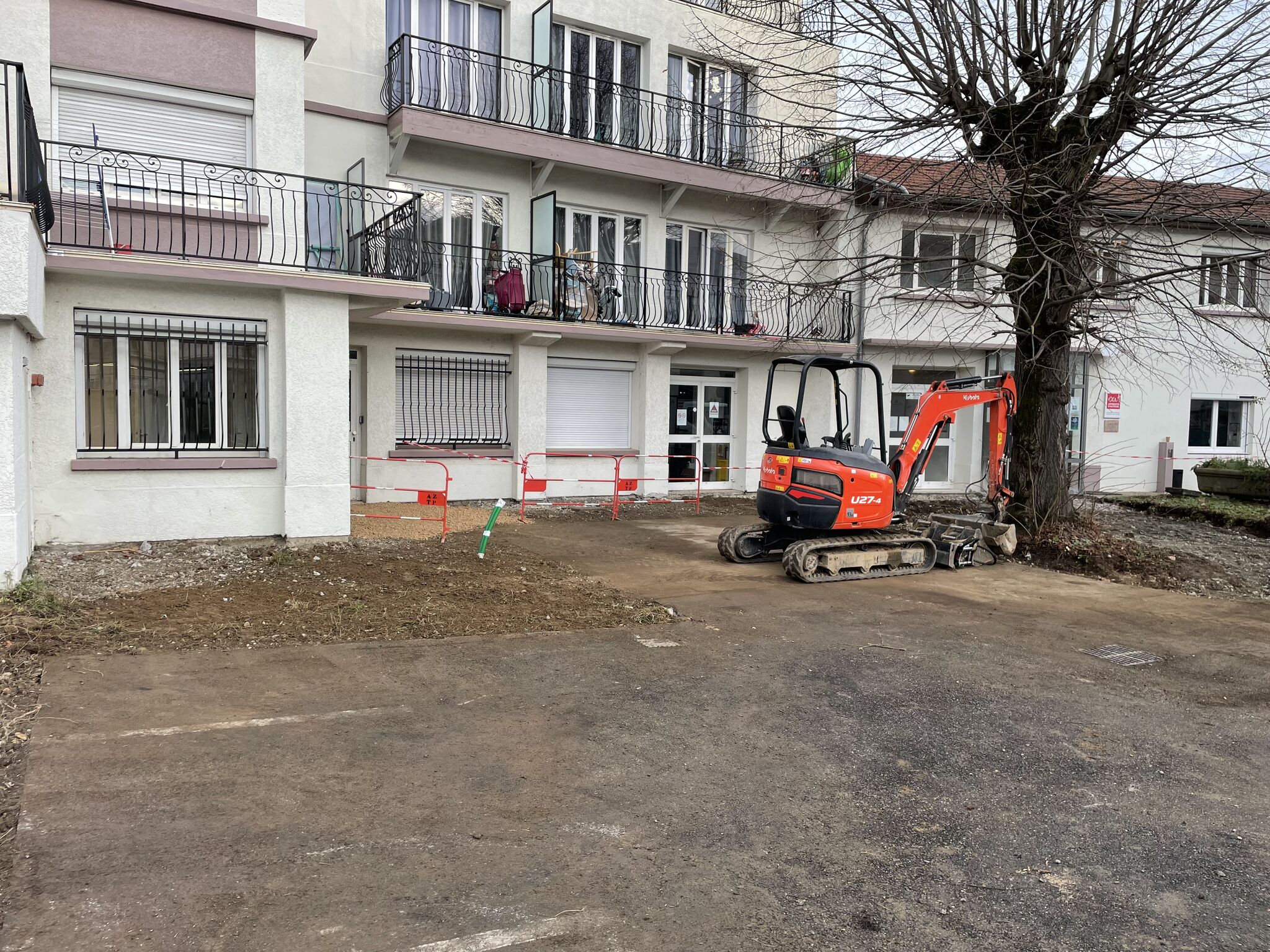 Réalisation de travaux de VRD pour la fondation Auteuil à Vaulx-en-Velin en sous-traitance de la société AZERGUES TP.- 8