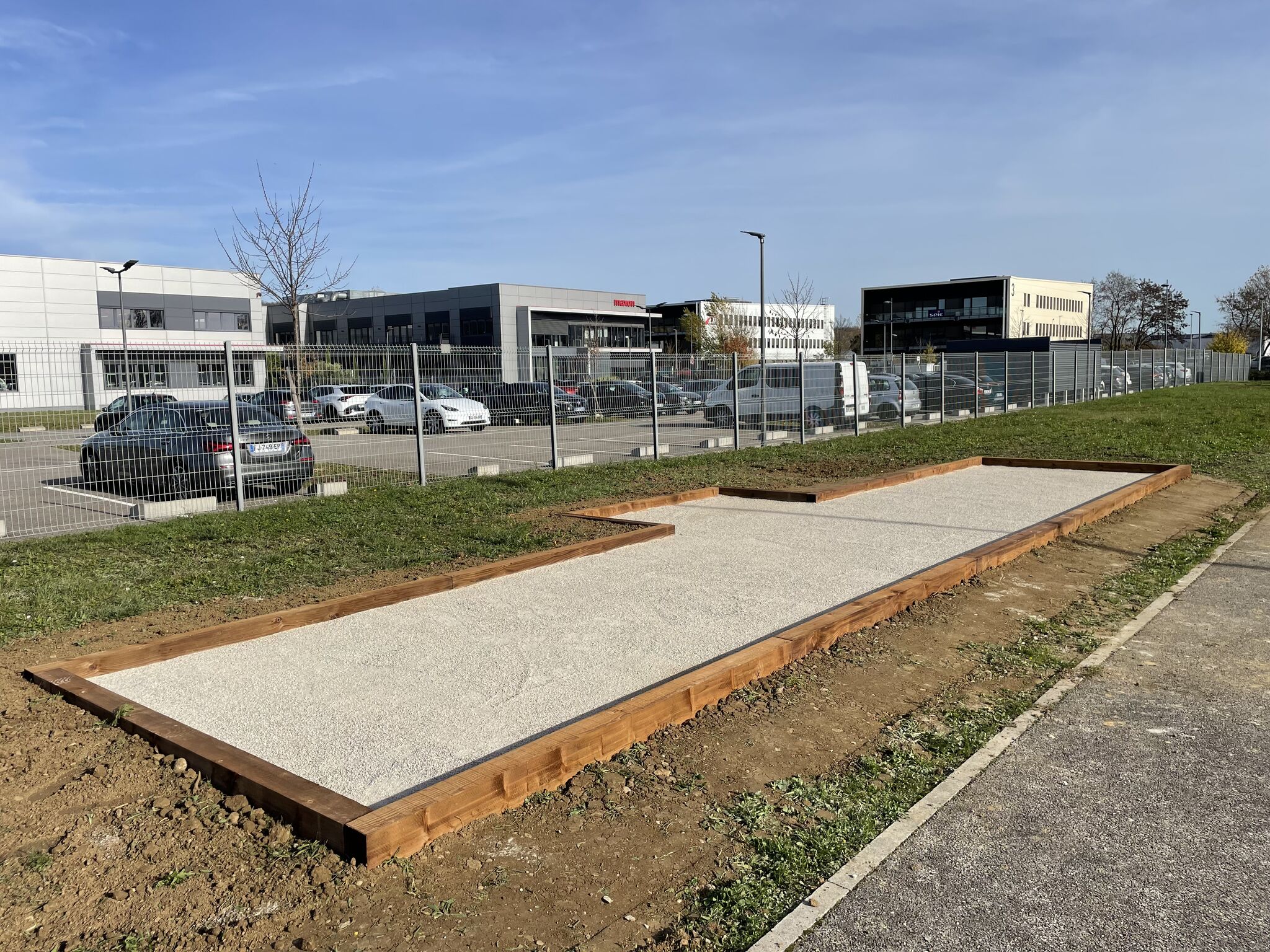 Realisation d’un terrain de pétanque pour le client LM ENERGIES à Beynost. -1