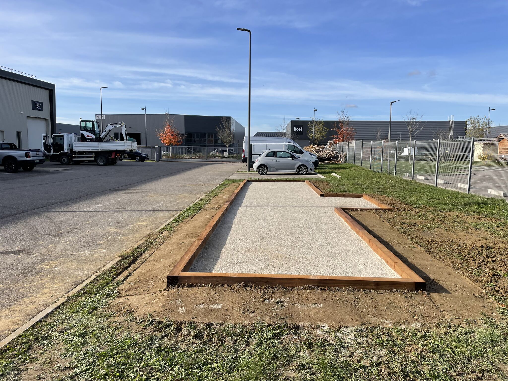 Realisation d’un terrain de pétanque pour le client LM ENERGIES à Beynost. - 3
