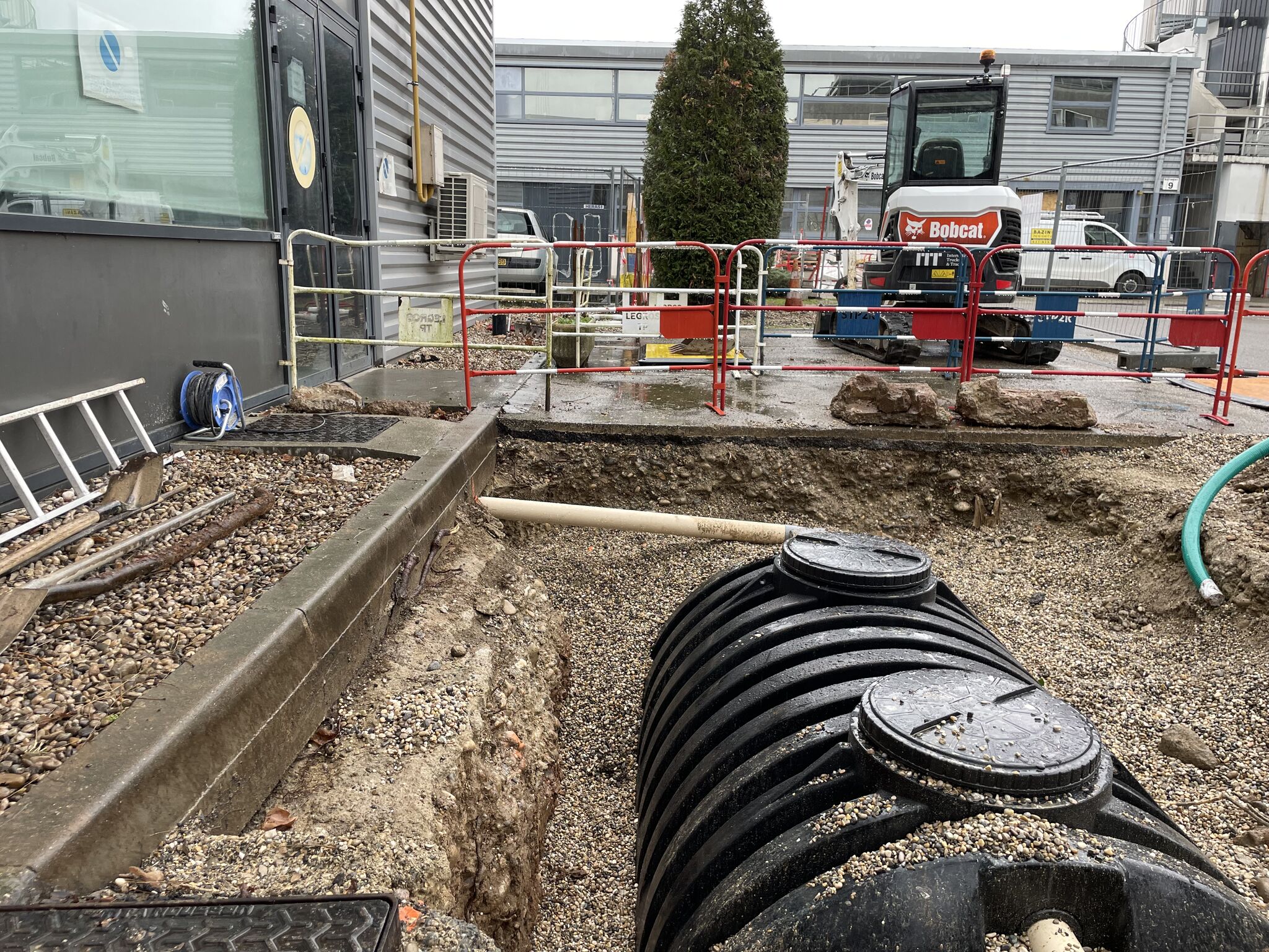 Réalisation des travaux du lot VRD dans le cadre de la rénovation d’un bâtiment et mise aux normes des rejets d’une blanchisserie - ADAPEI 69 et SOGECAT - Lyon 8 -1