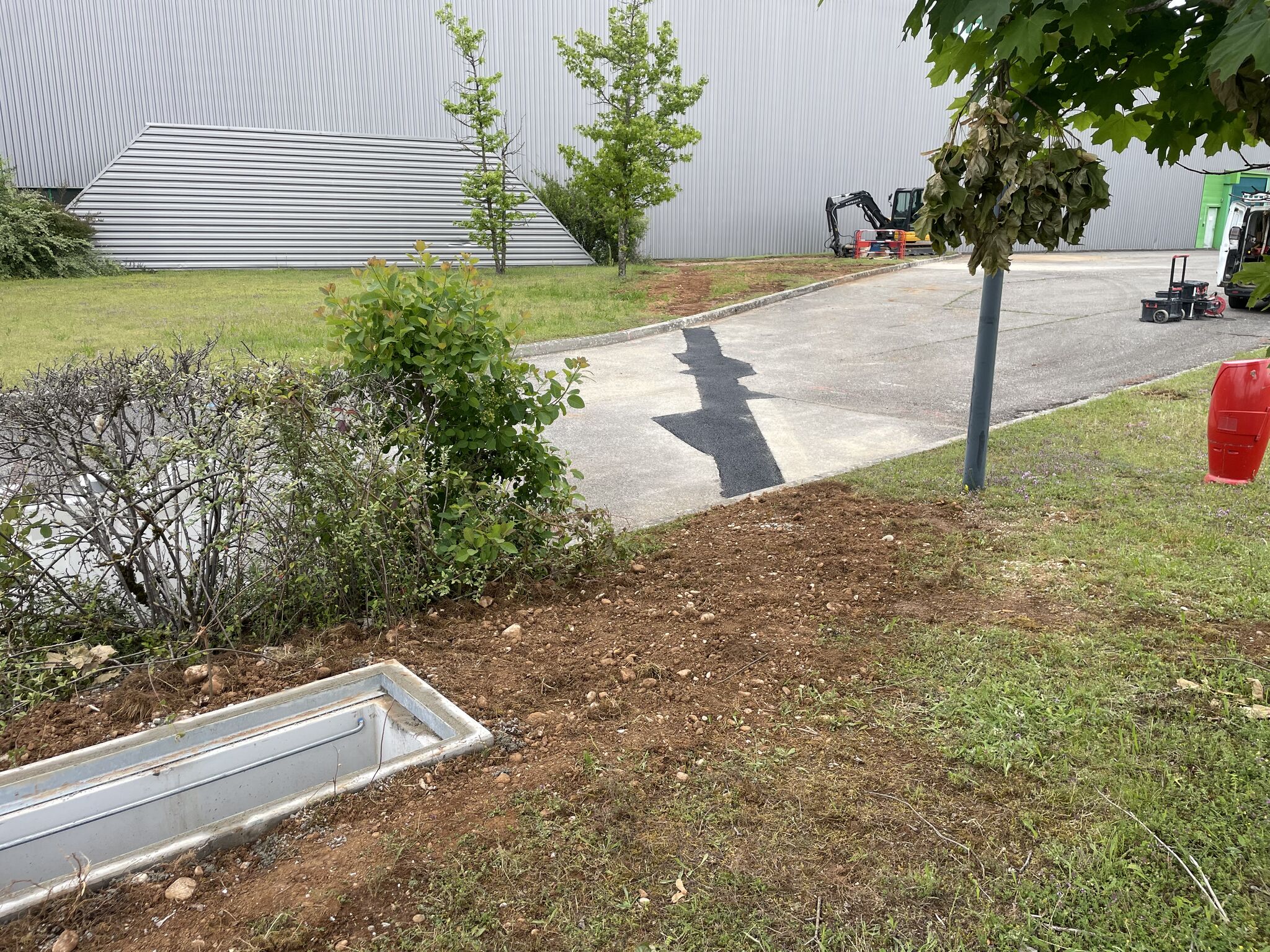 Réalisation du lot VRD et maçonnerie pour l’installation et le raccordement de 3 bornes de recharge sur le site HINOJOSA de Saint-Vulbas-1